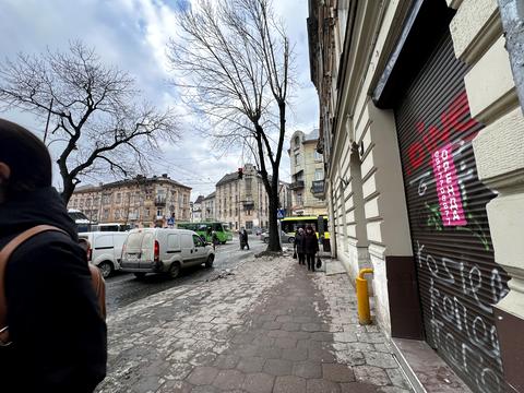 коммерческая по адресу Кропивницкого пл., 2