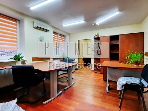 комерційна за адресою Верховинна вул., 1