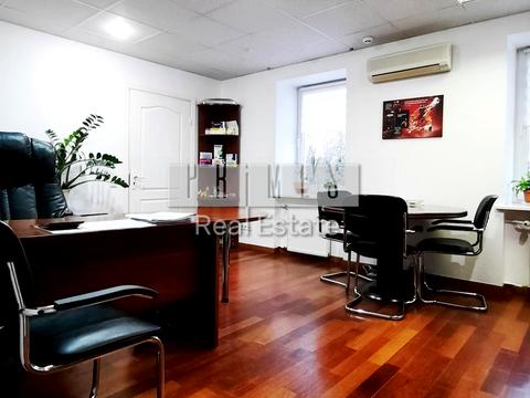 комерційна за адресою Верховинна вул., 1