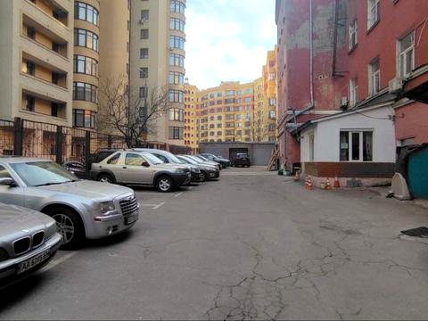 комерційна за адресою Дмитрівська вул., 71