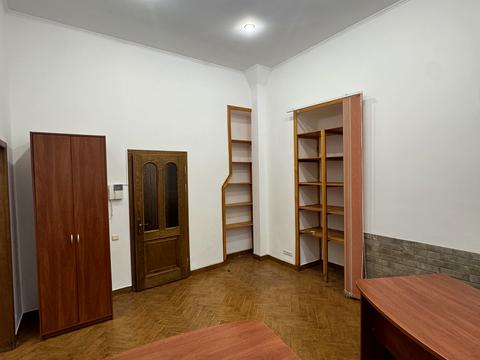 комерційна за адресою Євгена Чикаленка вул. (Пушкінська), 8