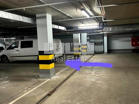 паркомісце за адресою Андрія Верхогляда вул. (Михайла Драгомирова), 9а