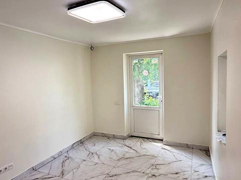 комерційна за адресою Рівне, Яворницького вул., 27-29