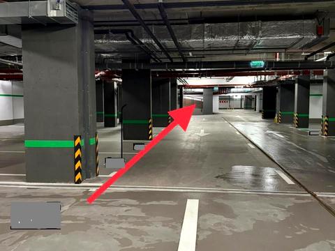 паркоместо по адресу Набережно-Крещатицкая ул., 21