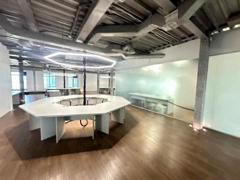 комерційна за адресою Київ, Дегтярівська вул., 63