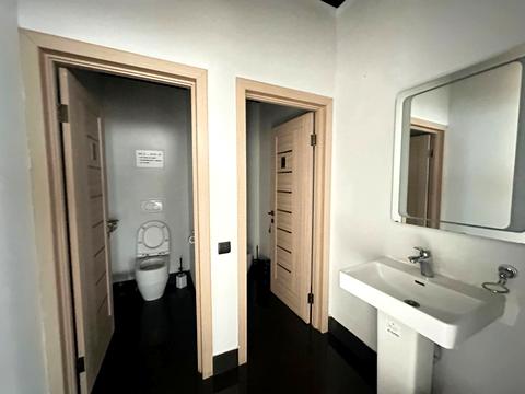 комерційна за адресою Київ, Дегтярівська вул., 63