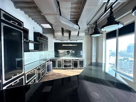 комерційна за адресою Київ, Дегтярівська вул., 63