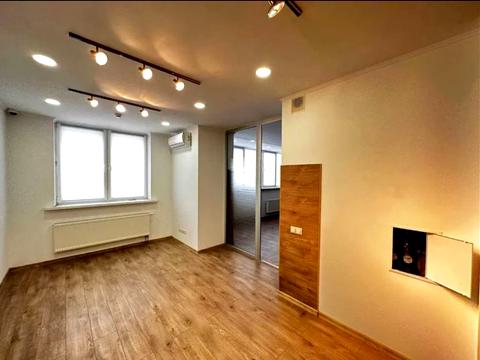 комерційна за адресою Ділова вул. (Димитрова), 2-Б