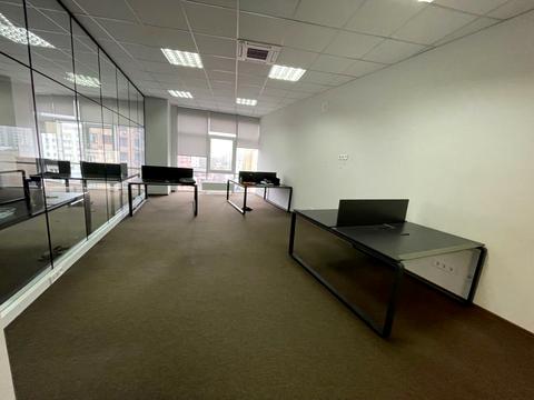 комерційна за адресою Київ, Євгена Коновальця вул. (Щорса), 36-Б