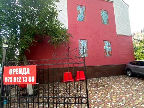 комерційна за адресою Воздвиженська вул., 20