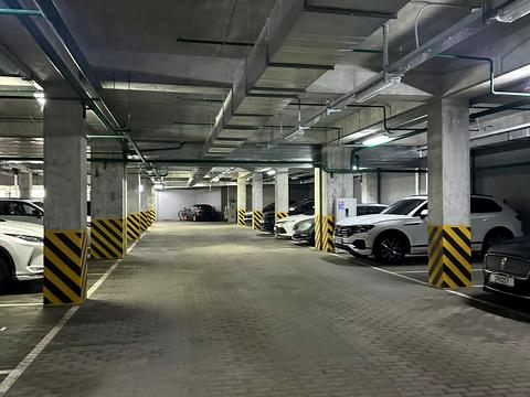 паркомісце за адресою Микільсько-Слобідська вул., 15