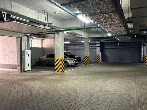 паркомісце за адресою Микільсько-Слобідська вул., 15