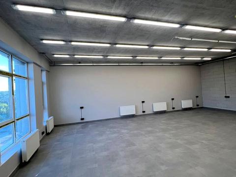 комерційна за адресою Київ, Степана Бандери просп. (Московський), 8