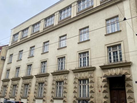 комерційна за адресою Гетьмана Петра Дорошенка вул. (Жовтнева), 26