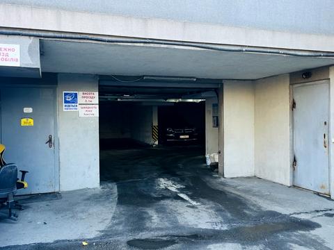 паркоместо по адресу Василия Касияна ул., 2/1