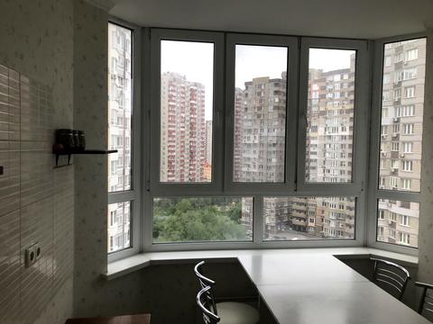 квартира за адресою Анни Ахматової вул., 32/18