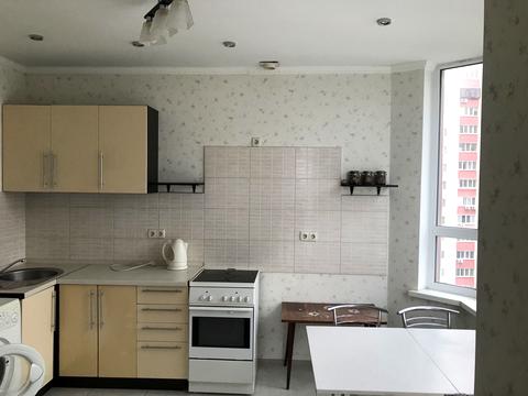 квартира за адресою Анни Ахматової вул., 32/18