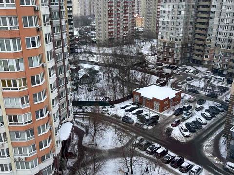 квартира за адресою Анни Ахматової вул., 32/18