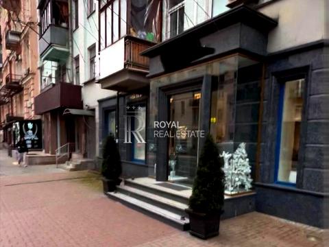 комерційна за адресою Саксаганського вул., 42