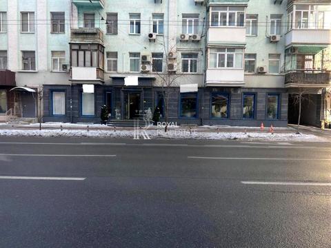 комерційна за адресою Саксаганського вул., 42