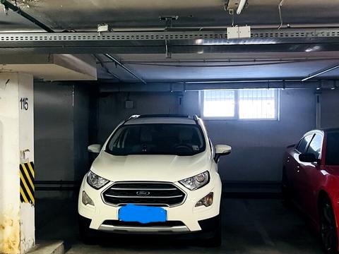 паркоместо по адресу Василия Касияна ул., 2/1