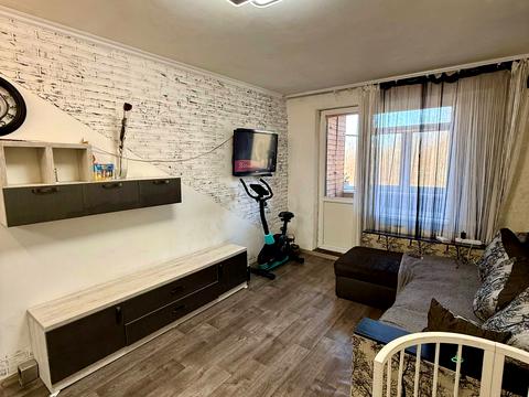 квартира за адресою Космонавтів вул., 8