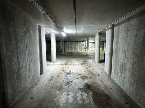 паркомісце за адресою Василя Тютюнника вул. (Анрі Барбюса), 28А