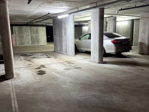 паркомісце за адресою Василя Тютюнника вул. (Анрі Барбюса), 28А