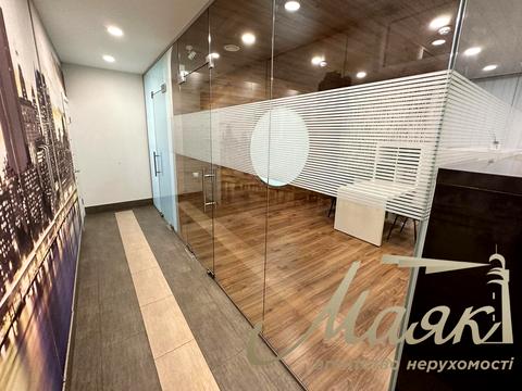 комерційна за адресою Євгена Коновальця вул. (Щорса), 32-Б