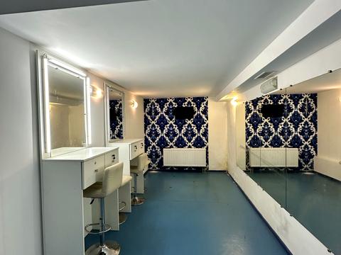 комерційна за адресою Володимира Івасюка вул., 48