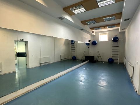 комерційна за адресою Володимира Івасюка вул., 48