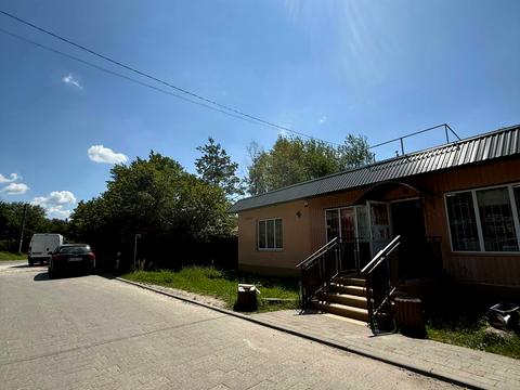 комерційна за адресою Володимира Івасюка вул., 44