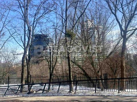 комерційна за адресою Верхня вул., 3-5