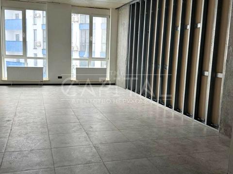 комерційна за адресою Центральна вул., 21