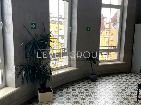 комерційна за адресою Дегтярна вул., 6