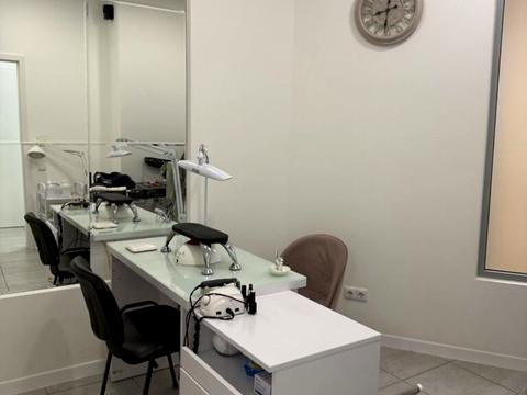 комерційна за адресою Степана Бандери вул., 2/1а