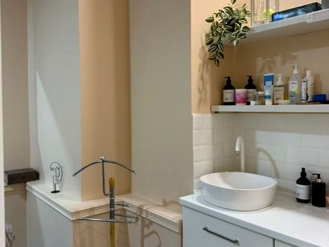 комерційна за адресою Степана Бандери вул., 2/1а