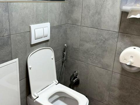 комерційна за адресою Степана Бандери вул., 2/1а