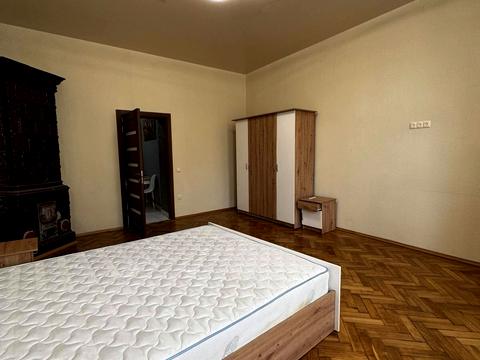 квартира за адресою Пантелеймона Куліша вул., 1