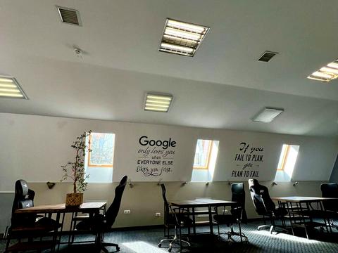 комерційна за адресою Лук'яна Кобилиці вул.льпарківська, 142