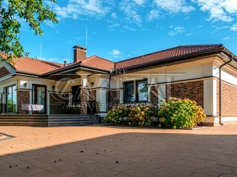 будинок за адресою Квітнева вул.