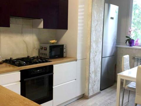 квартира за адресою Академіка Єфремова вул. (Командарма Уборевича), 7