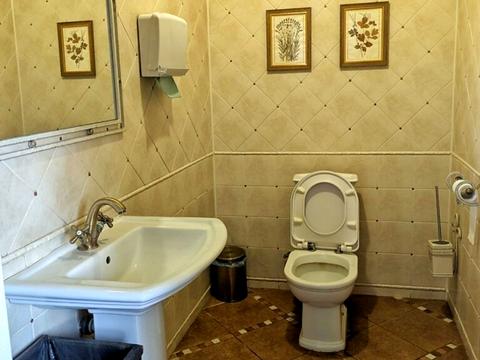 комерційна за адресою Миру просп., 102