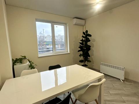 комерційна за адресою Соборності просп., 22-Б