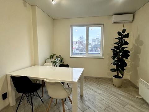 комерційна за адресою Соборності просп., 22-Б