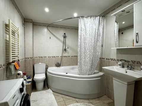 квартира за адресою В'ячеслава Чорновола вул., 1