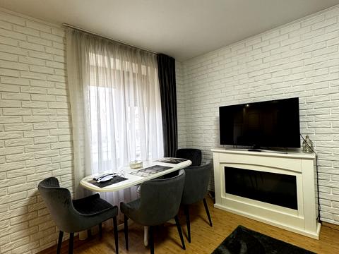 квартира за адресою В'ячеслава Чорновола вул., 1