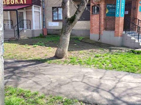 комерційна за адресою Івана Франка вул., 1