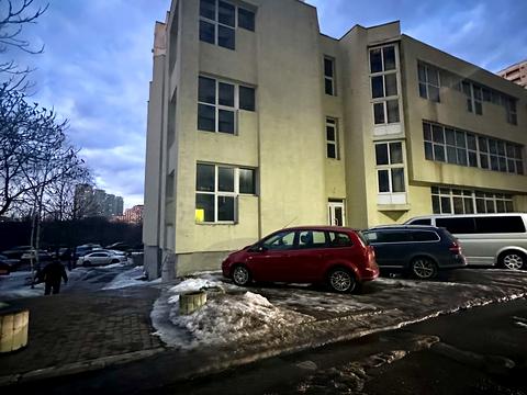 комерційна за адресою Федора Ернста вул., 8