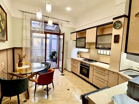 квартира за адресою Академіка Філарета Колесси вул. (), 11